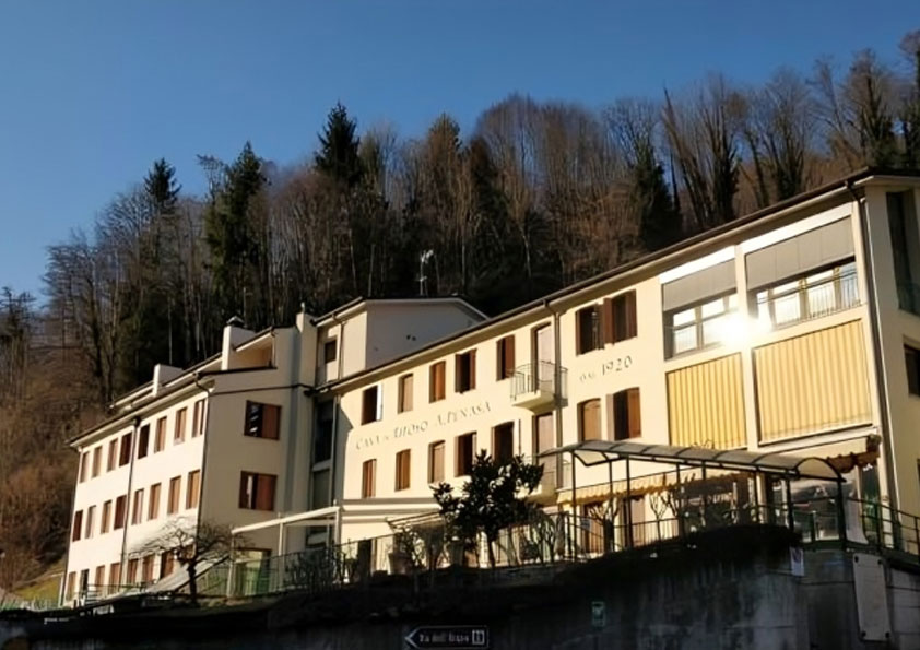 Fotografia della facciata della Casa di Riposo